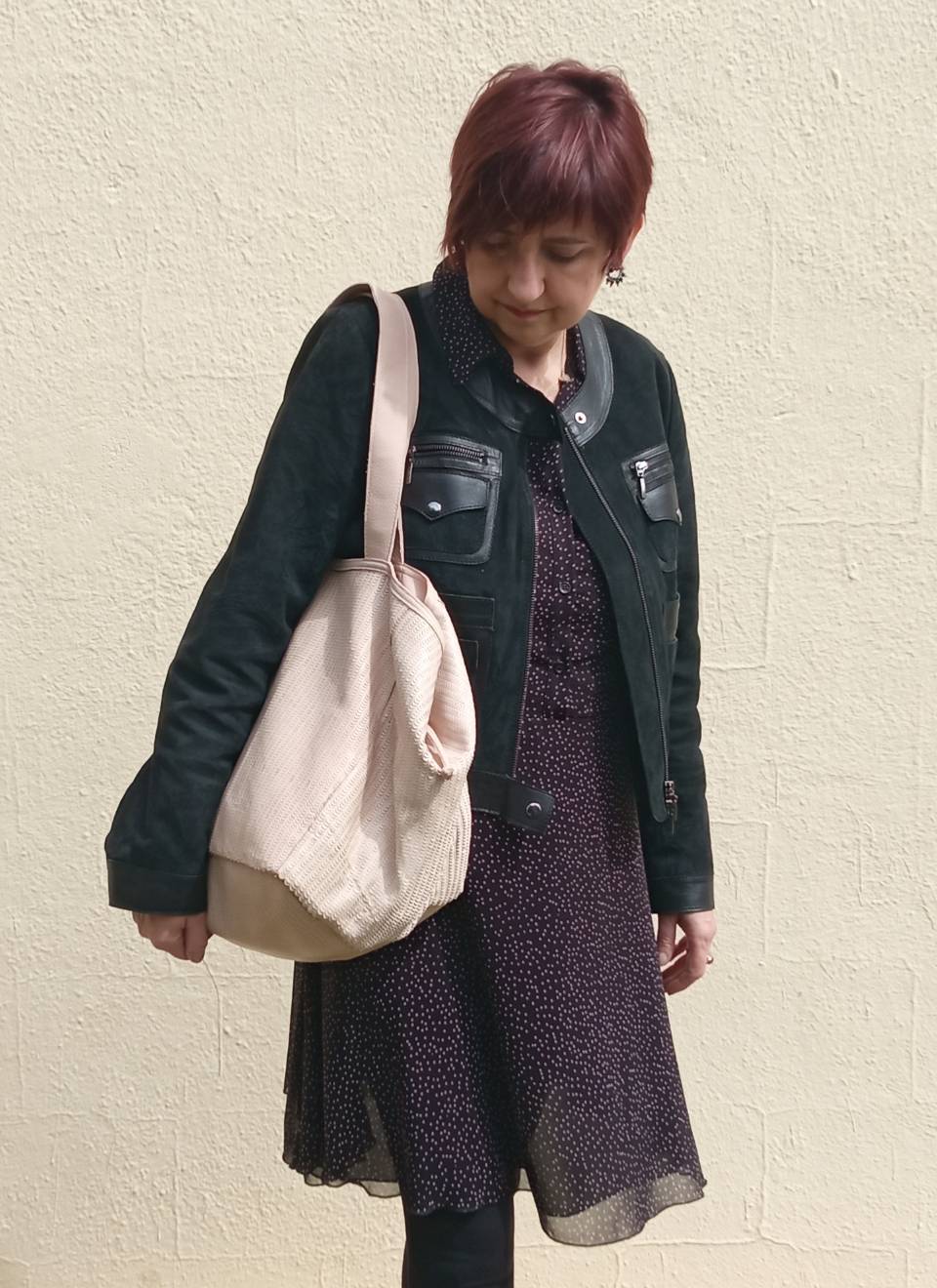 Handbag trends for 2024: large, metallic models and rounded shapes