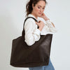 Leather shopper bag, an essential for day to day