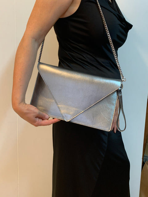 Clutch Dorado Sobre con Cadena